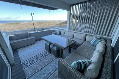 Image de Ocean Front luxury Condo, Center of Town - sleeps 11, parking for 3 cars