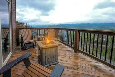 Image de Sunrise Over the Smokies - Live in Luxury with Gorgeous Mountain Views