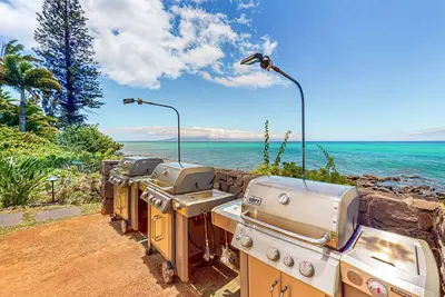 Image de Delightful beach getaway with pool, grills, ocean views, & fast WiFi
