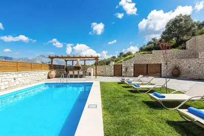 Image de Renta Villa Georgios with private pool, 350m2 lawn area, Close to the beach!