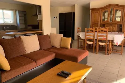 Image de Maison Confortable avec Clim, Terrasse et Jardin - 6 Pers, Proche Lac et Plages