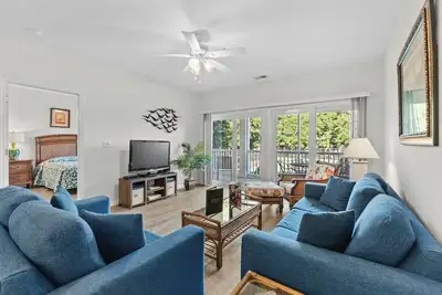 Image de 25% off 3-7 thru Aug. 23. 3 bedroom. Gated community.