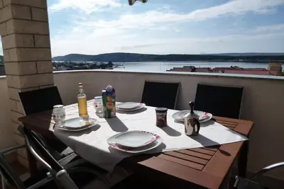 Image de Appartement de vacances Rab (Stadt) pour 4 - 7 personnes avec 2 chambres à coucher - Appartement de