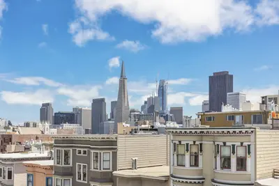 Image de No Beach / Russian Hill 2br + study / 2ba appartement Edwardian remodelé