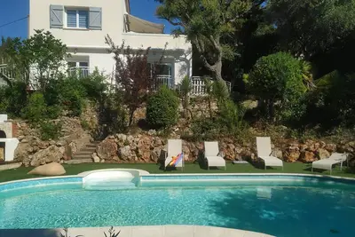 Image de Villa avec piscine chauffée, proche plage et centre ville de Saint Aygulf