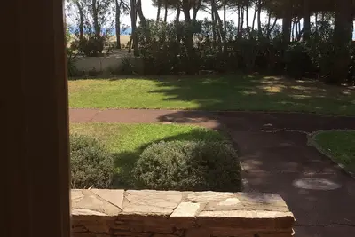 Image de A 30 metres de la plage, 2 pièces rez de jardin vue mer et pinède