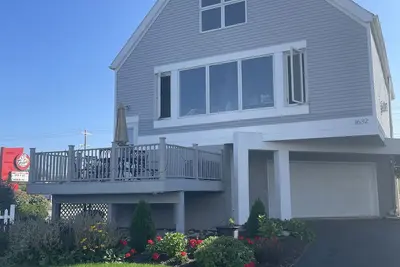 Image de Waterfront home;heated pool & spa: walk to public beach; food, bars, live music!