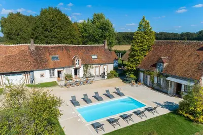 Image de So Villa Bergerie (45) - Piscine chauffée - Foot - 1h30 Paris - 30 p.