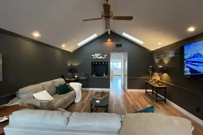 Image de Newly Remodeled Home, 5 minute walk to the Beach, Attractions, and Dining