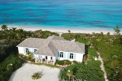 Image de Azure: Banks Rd Luxury Beachfront Home with heated pool & backup generator.
