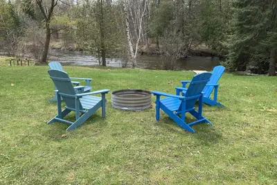 Image de New Boardman River House with a Hot Tub