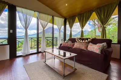 Image de Wonderful apartment with views of the Arenal Volcano and Lake Arenal.