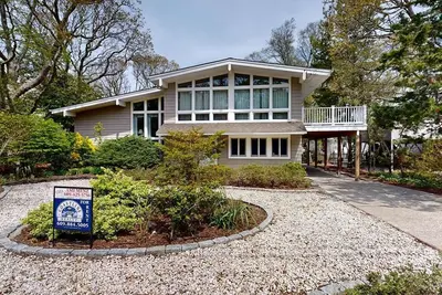 Image de Pet Friendly. 4 Bedrooms. 1 Block From Beach. Sleeps 10