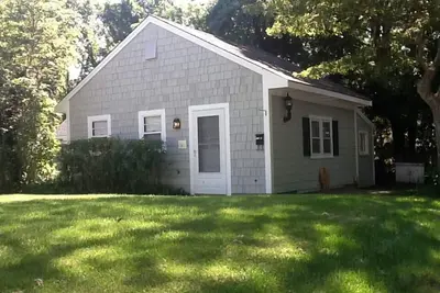 Image de Studio Cottage 1, 000' to the beach- South Yarmouth
