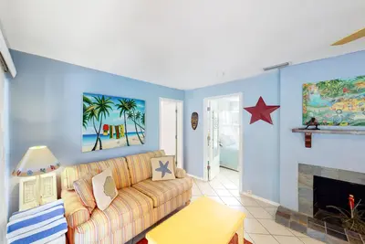 Image de Amazing dog-friendly duplex near beach with private lanai, W/D, patio & WiFi