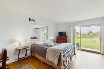 Image de Cozy, Ground-Floor Getaway w/ Free WiFi, a Kitchen, Shared Pool, & Private Patio