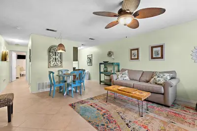 Image de Dog-friendly getaway near beaches w/Ac & washer/dryer - snowbirds welcome
