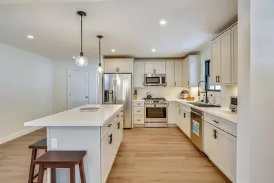 Image de Village with a View: 4 br, a/c, deck, Mansfield views!