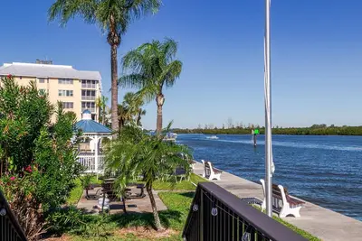 Image de Near Siesta Key Beach, Renovated Updated Condo, Pools | Tennis | Gym | Ready to Book!