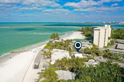 Image de Suite w/ Shared Pool, Free WiFi, Central Ac - Steps to the White Sand Beach