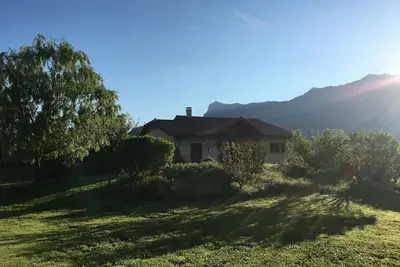 Image de Charmante villa avec vue imprenable sur les montagnes, calme et sérénité.