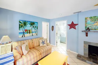 Image de Dog-friendly family home with WiFi, central Ac, private W/D - close to beach