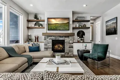 Image de Ultimate Vacay Home in Fam Friendly Neighborhood! Spacious Living | Gourmet Kitchen | Community Pool