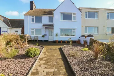 Image de Old School House, family friendly, with open fire in Cemaes Bay
