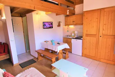 Image de Studio mezzanine ensoleillé aux Saisies, proche télésièges, balcon sud, animaux acceptés