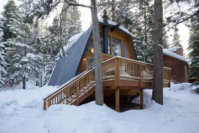 Image de Zephyr by AvantStay | Stylish Frame w/ Access To Tahoe Donner