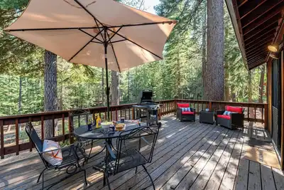 Image de Whiskey Springs by AvantStay | Classic Cabin Near Tahoe Donner Ski Area!