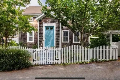 Image de 5 Min Walk to Town, Patio, Yard, Ac!