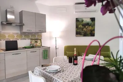 three-room apartment 50 m from the beach Sea View!