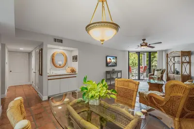 Image de Almost Heaven ~ Stunning 2 Bedroom, 2 Bathroom Condo with Community Pool!