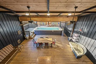 Image de Overlooking Ski Mountain with Private Pool Swim Spa and Amazing Game Room