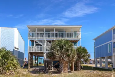 Image de Dorris Beach House Two Palms is truly a beautifully decorated beach oasis!