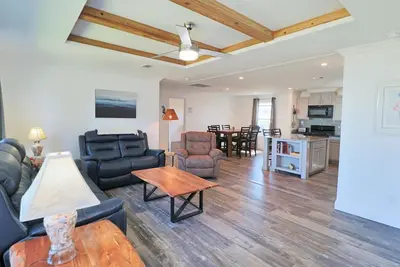 Image de Pete'S Paradise Is Modern, Spacious Floor Plan! Great Fenced In Backyard With Firepit, Pet Friendly!