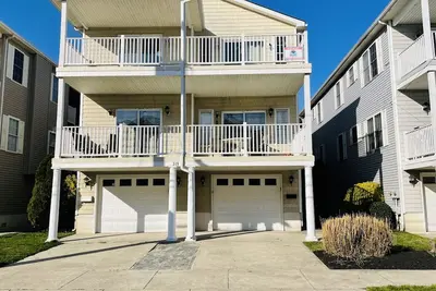 Image de Right next to the Shore/Beach, Ocean View Deck, 4 Bedrooms, 2 Baths, Sleeps 12