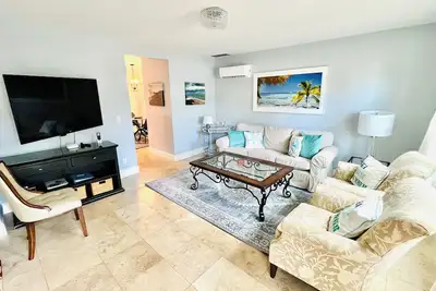 Image de Central Beach Cozy and Convenient Beachside.