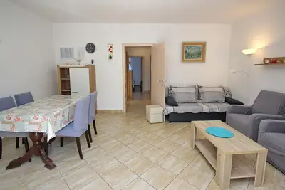 Image de Appartement de vacances Baška pour 1 - 5 personnes avec 2 chambres à coucher - Maison de vacances