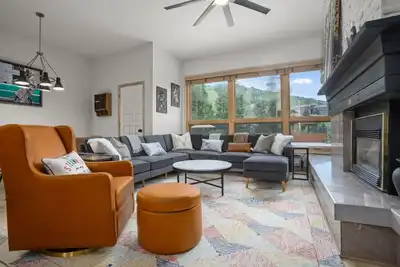 Image de Private Ski-in 2/2. Creekside luxury corner unit