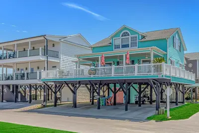 Image de E1 Stunning Ocean Front Home in Ocean Lakes with Golfcart