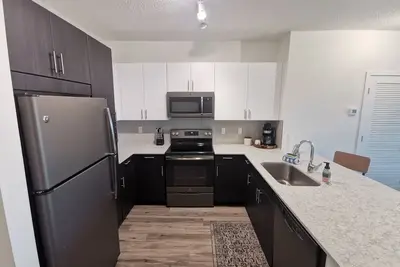 Image de Downtown Apartment with Pool, Gym, and Coworking Space