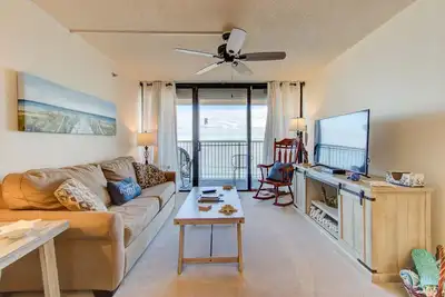 Image de ☀️Pelican Watch 1104-Indigo Tide: Oceanfront, Indoor + Outdoor Pool, Hot Tub☀️