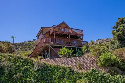 Image de Peaceful Mountain Home with Amazing Ocean Views and Power Backup