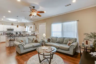 Image de Happy Place -a 2 bedroom, 2 bath, sleeps 8.