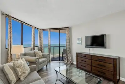 Image de Fabulous Ocean Front Suite at Sands Ocean Club