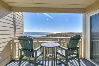 Image de Sandy Shore: Oceanfront Condo Walking Distance to Golf Course