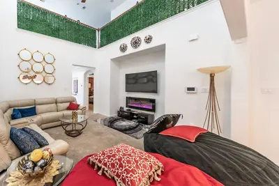 Image de Beautiful 2 story luxury home in an upscale area!