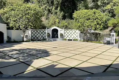 Image de Luxury Estate nested in Beverly Hills